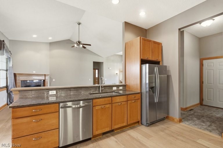 2253 Grimsby Street, North Canton, OH - Photo 8