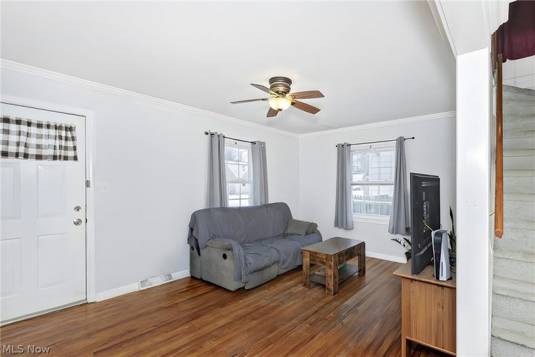 1237 Crescent Drive, Painesville, OH - Photo 3