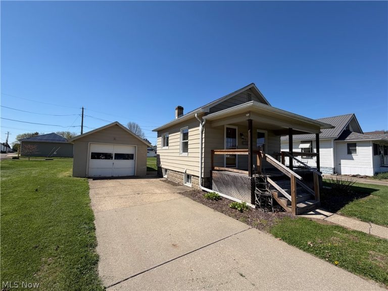 438 Nugent Street, Newcomerstown, OH - Photo 2