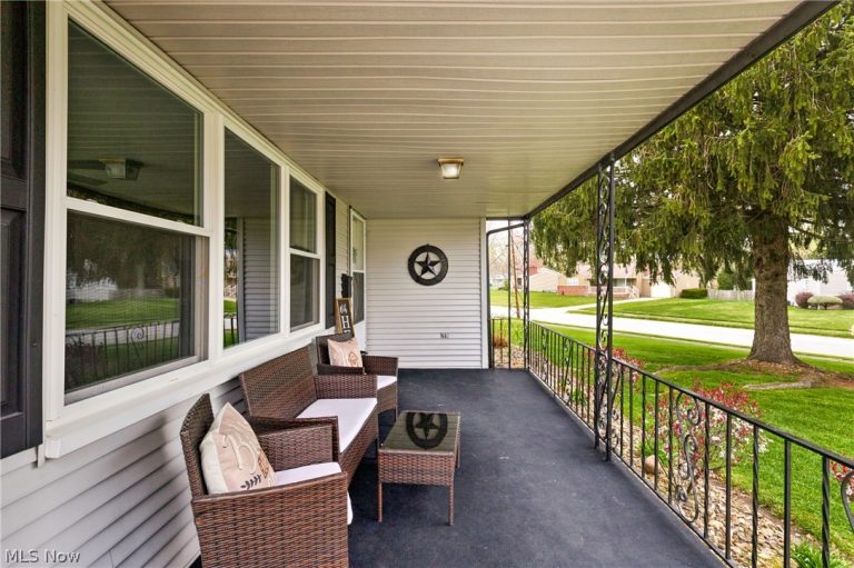 2700 Christine Lane, Youngstown, OH - Photo 5