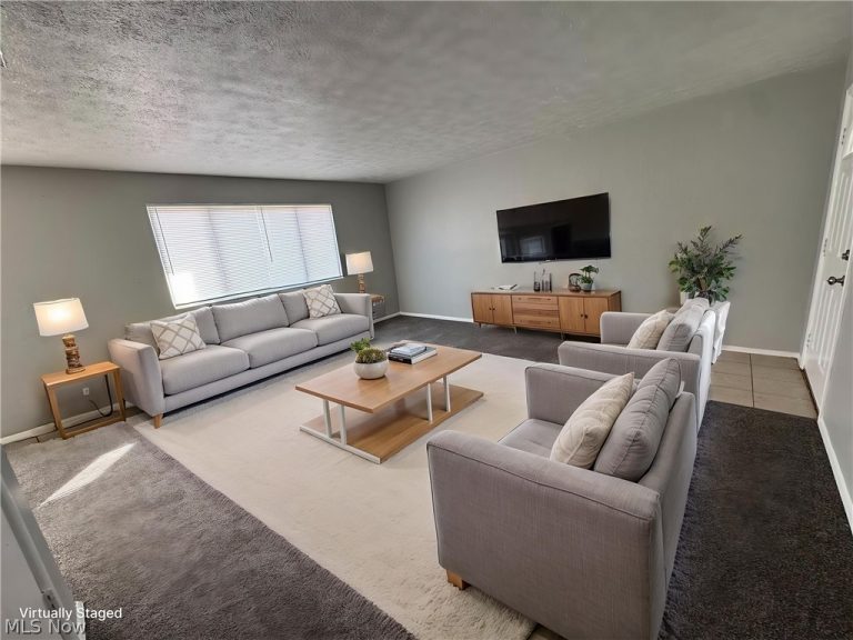 4871 Banbury Court #10, Warrensville Heights, OH - Photo 2