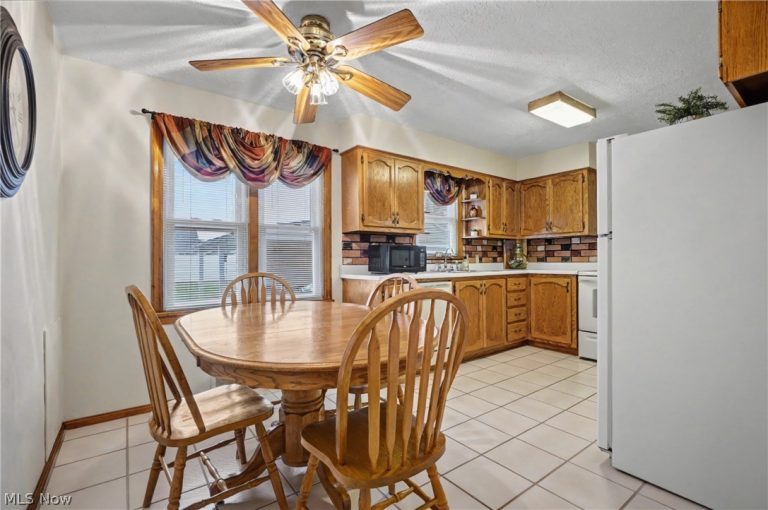 226 Helena Drive, Struthers, OH - Photo 5