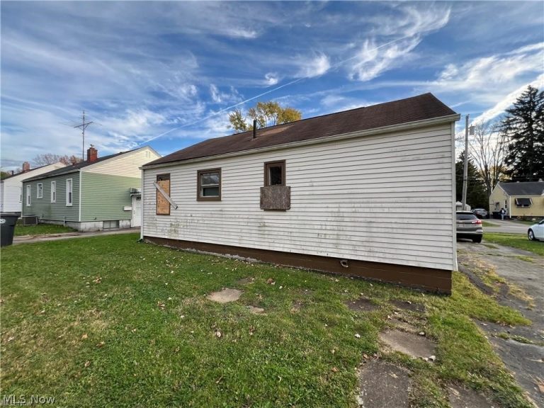 2773 Burton Street, Warren, OH - Photo 3