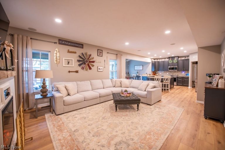 7674 Knollridge Avenue, Canton, OH - Photo 6