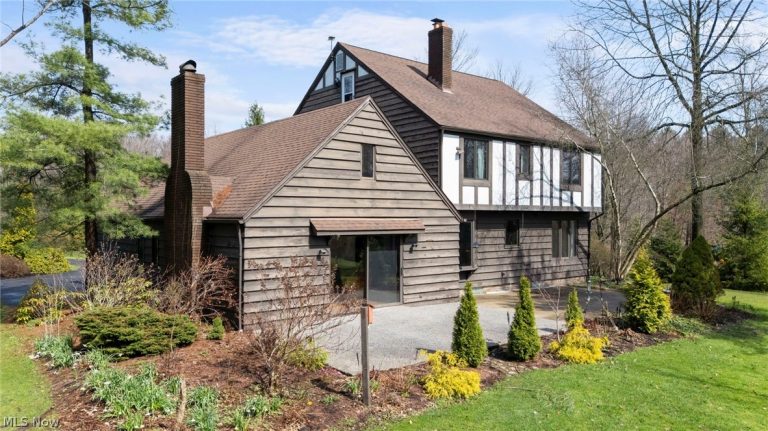 10889 Wilson Mills Road, Chardon, OH - Photo 2