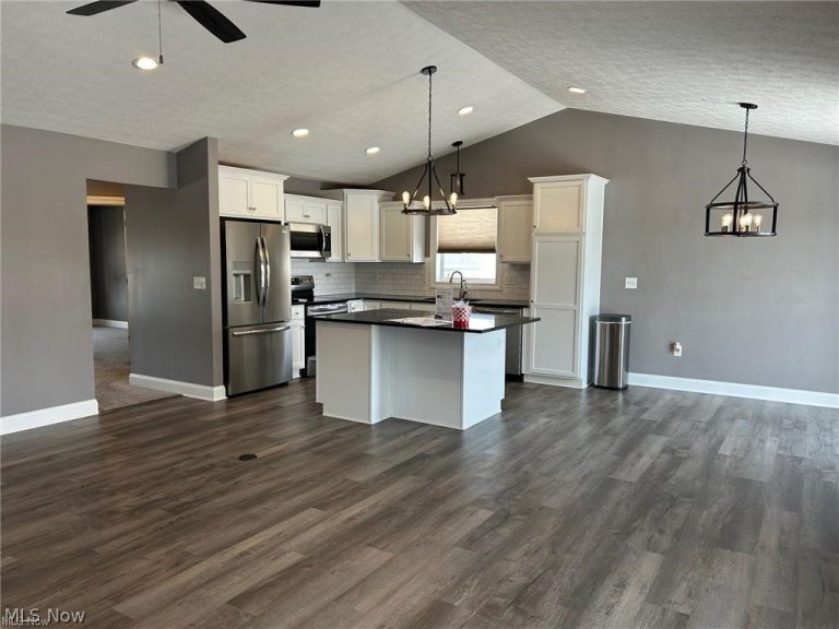 937 Crockett Circle, Canal Fulton, OH - Photo 4