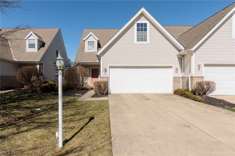 18608 Southporte Drive, Strongsville, OH - Photo 2