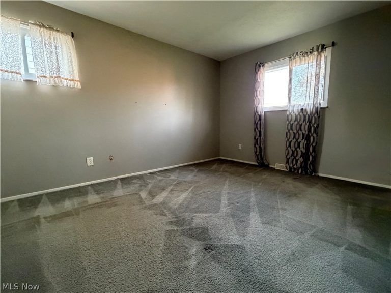 4027 Crest Drive, Cleveland, OH - Photo 8