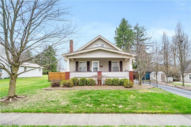 8 Nesbitt Street, Poland, OH - Photo 2