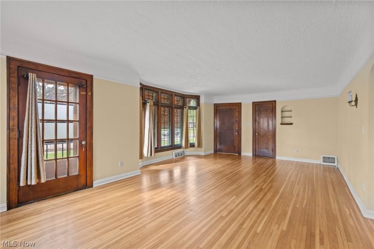 18427 Winslow Road, Shaker Heights, OH - Photo 6