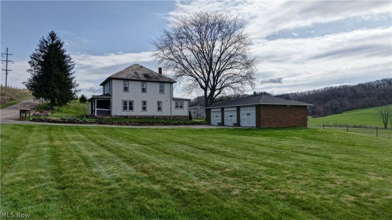 7506 Roy Andrews Road, New Philadelphia, OH - Photo 2