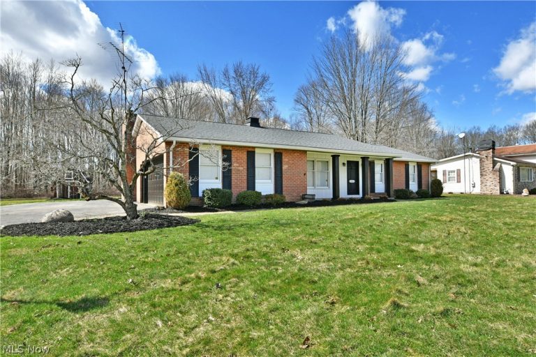 928 Bedford Road, Brookfield, OH - Photo 2