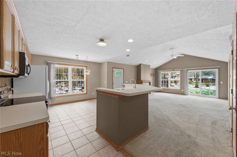 2401 Bunker Lane #A, Willoughby, OH - Photo 5