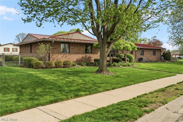 441 Stratton Avenue, New Philadelphia, OH - Photo 2