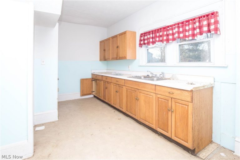 557 Wildwood Avenue, Akron, OH - Photo 3