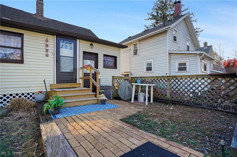 1237 Mcintosh Avenue, Akron, OH - Photo 4