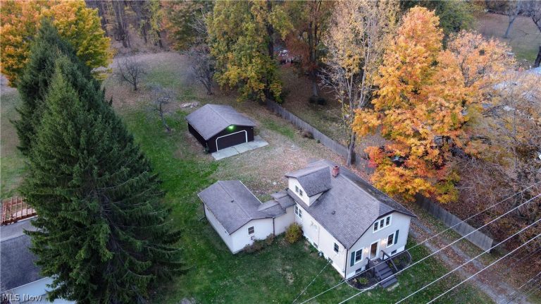 6989 Reed Road, Conneaut, OH - Photo 2