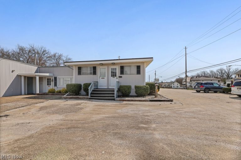 1950 Freedom Avenue, Alliance, OH - Photo 2