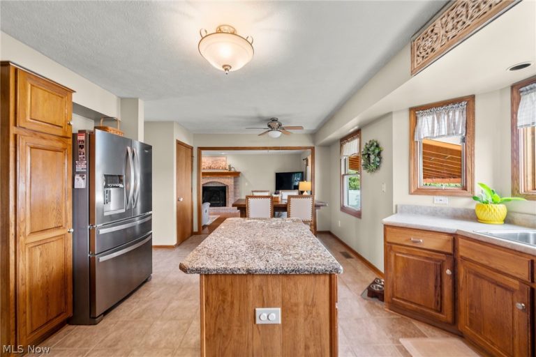 114 Shawnee Circle, Louisville, OH - Photo 6