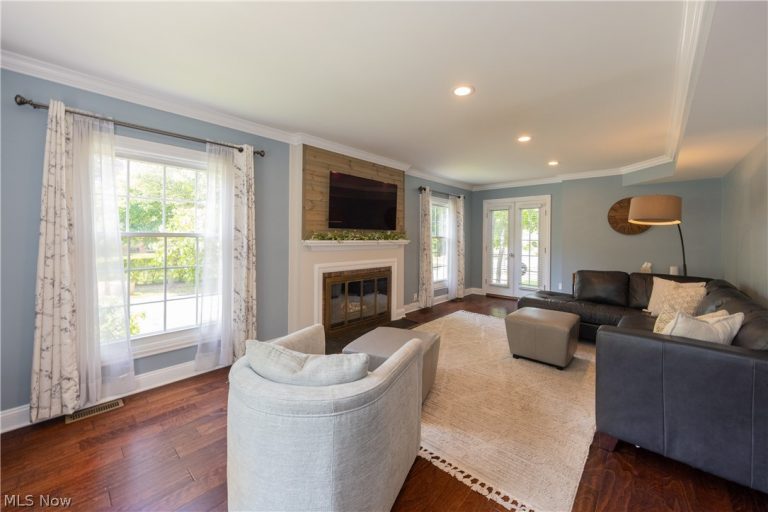 18707 Scottsdale Boulevard, Shaker Heights, OH - Photo 2