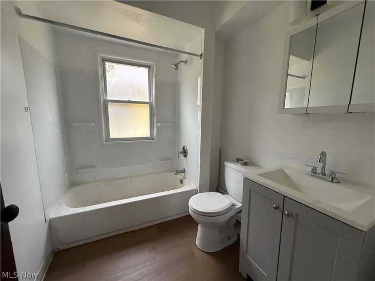 851 Paxton Road, Cleveland, OH - Photo 8