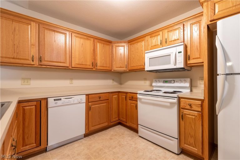 2450 Wright State Drive, Massillon, OH - Photo 8