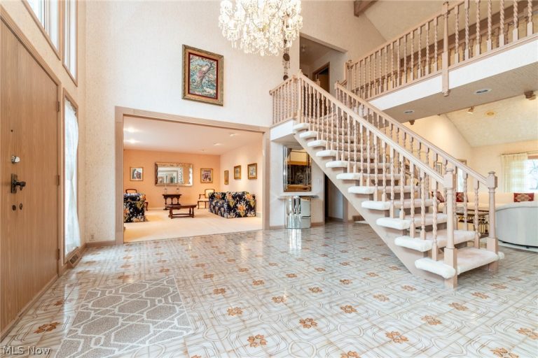 25235 Penshurst Drive, Beachwood, OH - Photo 2