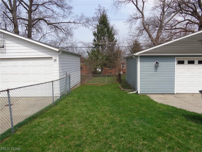 2506 Torrington Avenue, Parma, OH - Photo 6