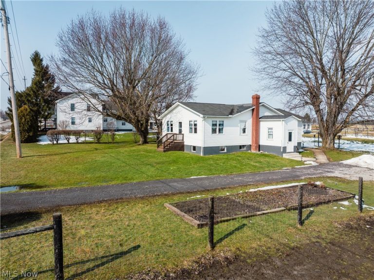 16352 and 16350 Nauvoo Rd, Middlefield, OH - Photo 4
