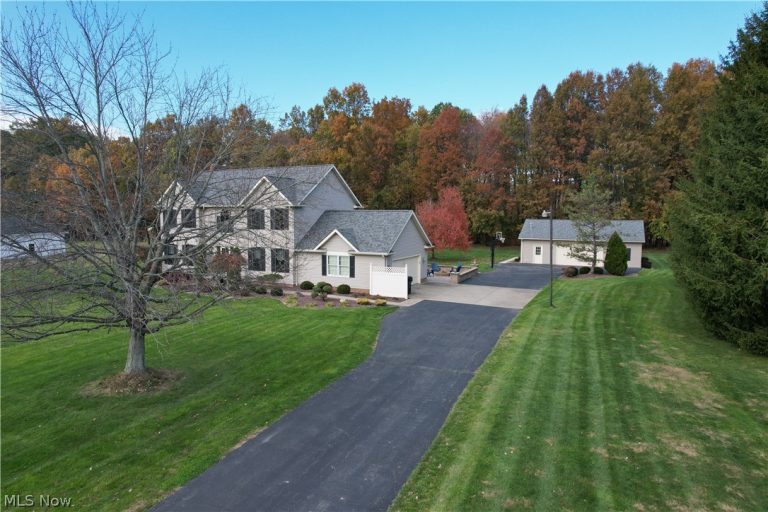 7700 Meadowood Drive, Canfield, OH - Photo 5