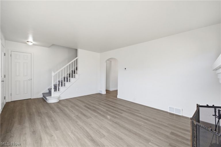 227 Wilson Street, Struthers, OH - Photo 6