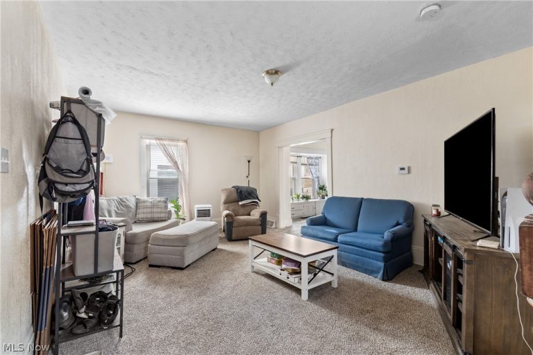 38 Walnut Court, Mogadore, OH - Photo 5