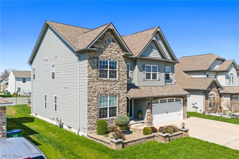 192 Shoreland Circle, Willowick, OH - Photo 3