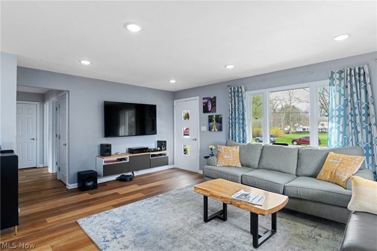 8345 Schubert Avenue, Alliance, OH - Photo 5