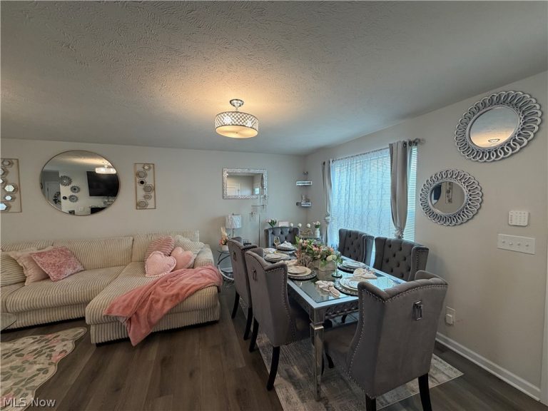 105 Zenith Court, Eastlake, OH - Photo 2