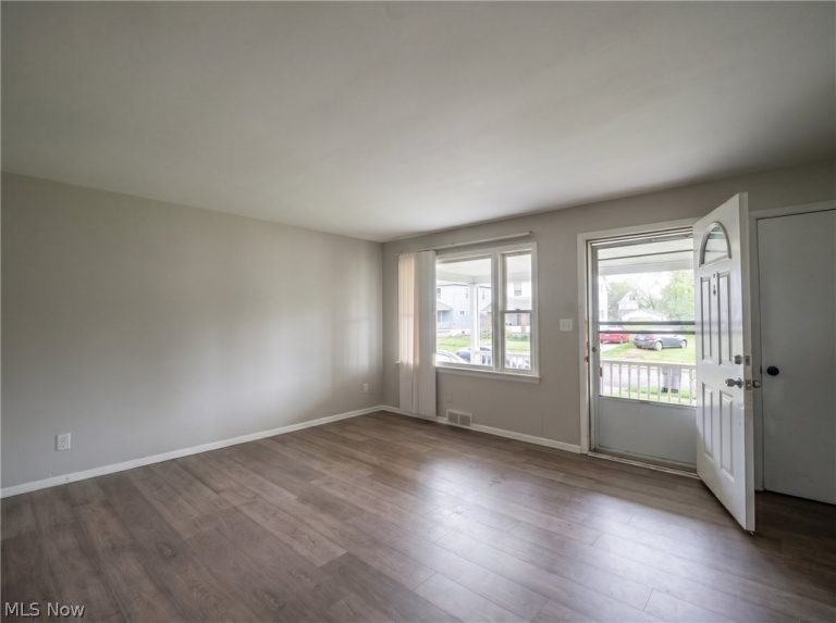 50 Glacier Avenue, Youngstown, OH - Photo 3