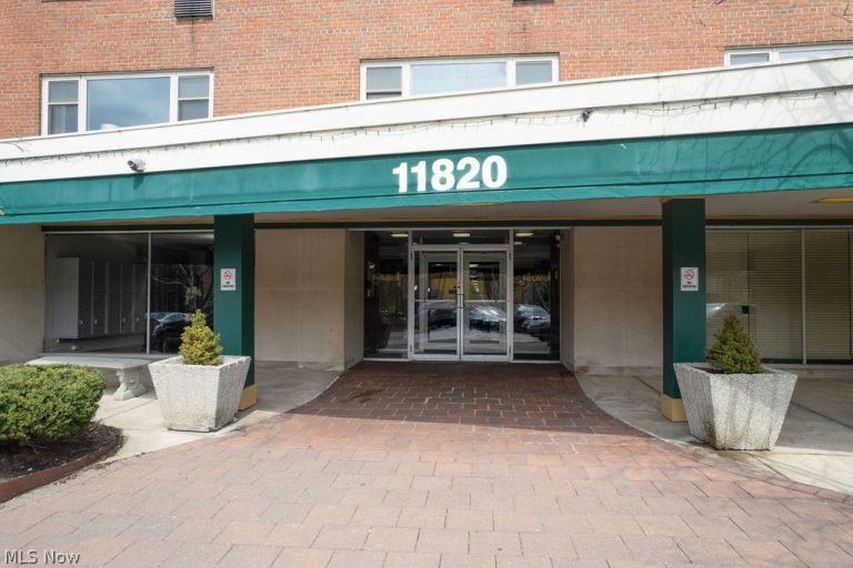 11820 Edgewater Drive #110, Lakewood, OH, 44107