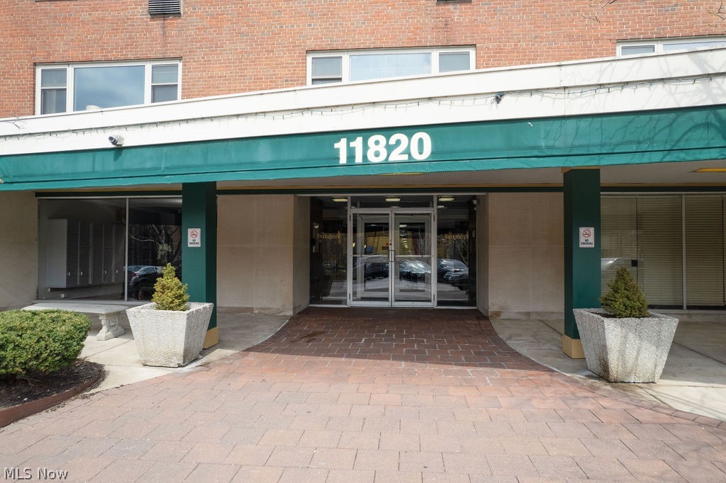 11820 Edgewater Drive #110, Lakewood, OH