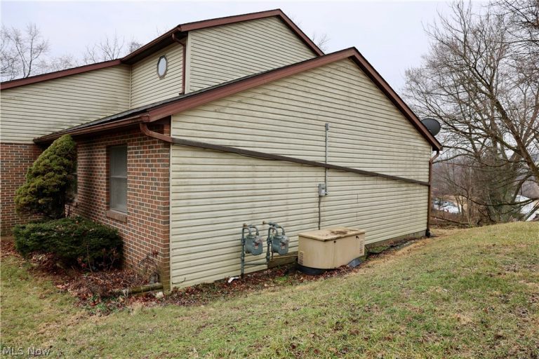 612 Monroe Street, Millersburg, OH - Photo 3
