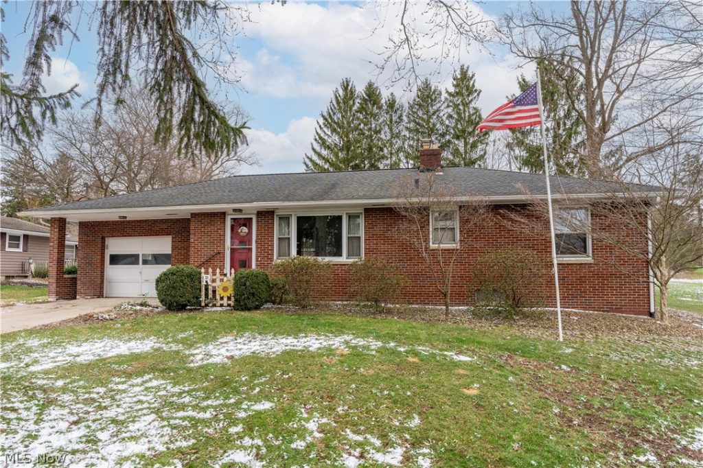 6775 Grove Road, New Franklin, OH