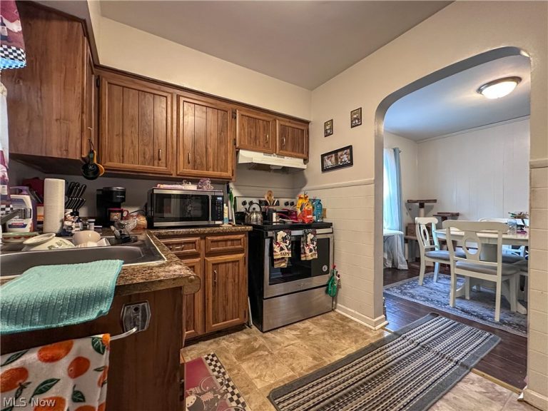 869 Frederick Street, Niles, OH - Photo 8
