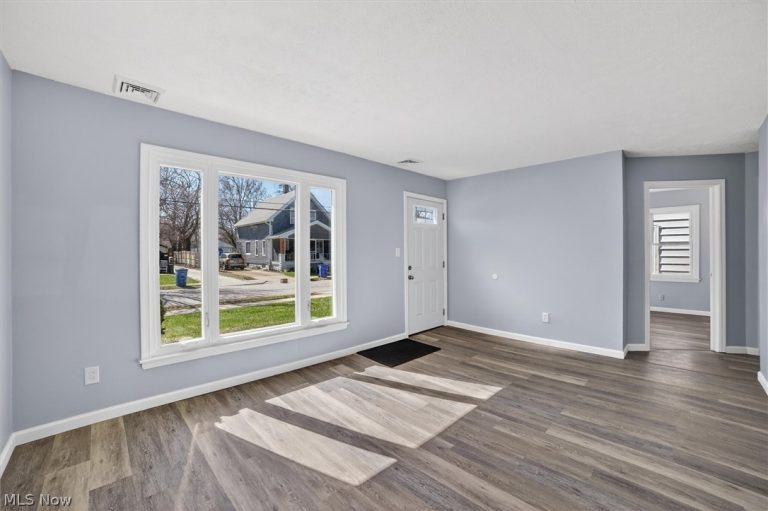 13510 Bennington Avenue, Cleveland, OH - Photo 6