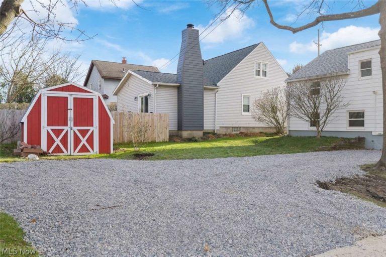 3041 Hudson Drive, Cuyahoga Falls, OH - Photo 2