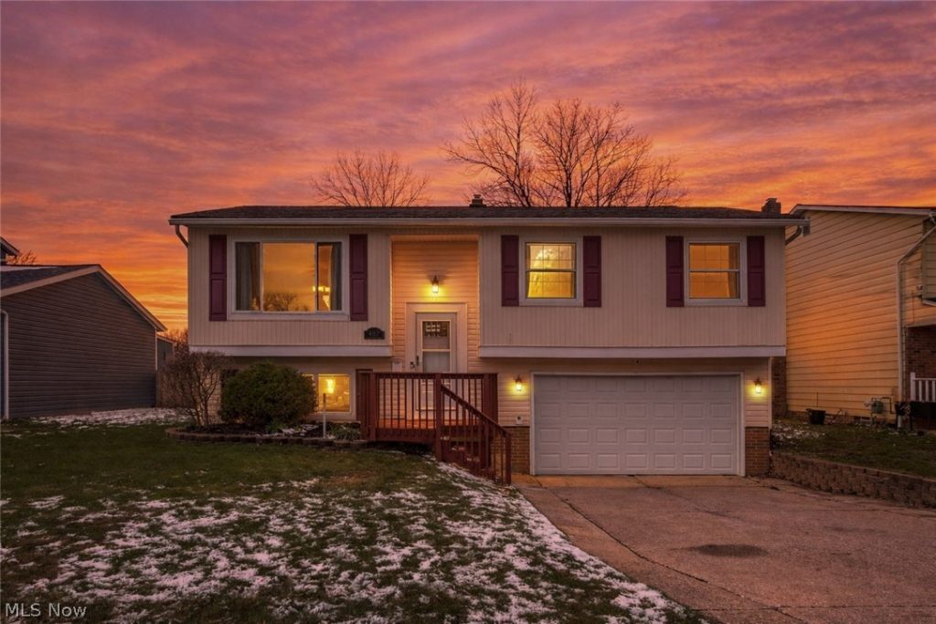 407 Ridgewood Drive, Eastlake, OH