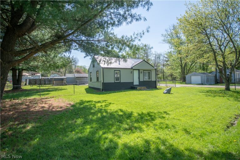 324 Charlotte Avenue, Canton, OH - Photo 2