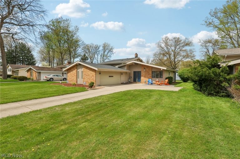 23956 Fairlawn Drive, North Olmsted, OH - Photo 5