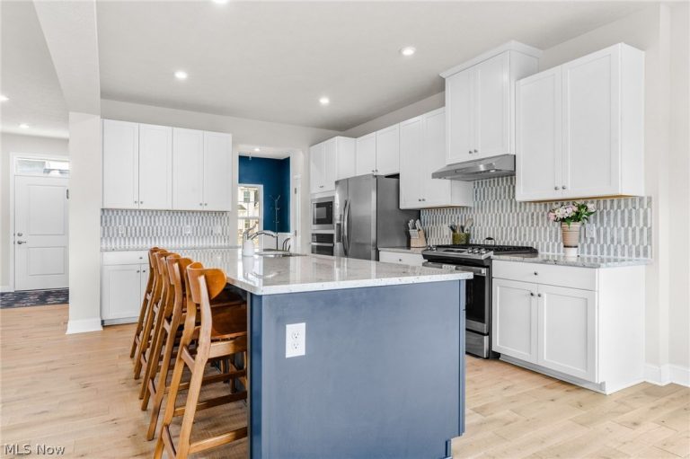 6472 Tollar Court, Medina, OH - Photo 3