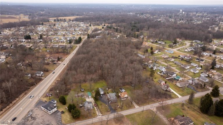 000 Salt Springs Road, Girard, OH - Photo 6