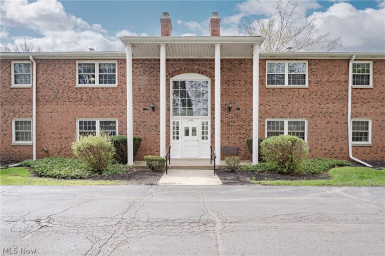 2720 Pease Drive #219N, Rocky River, OH, 44116