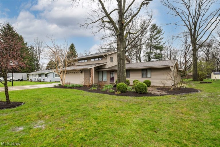 24783 Riverview Drive, Columbia Station, OH - Photo 6